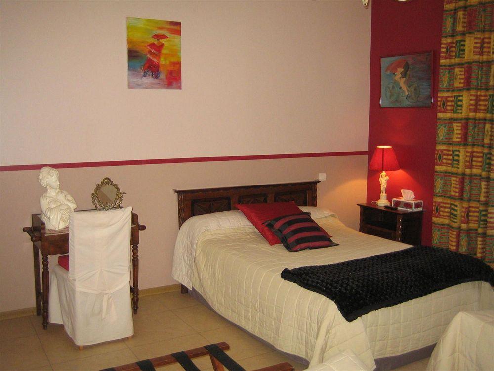 אוש Chambre D'Hotes Domaine Le Castagne מראה חיצוני תמונה
