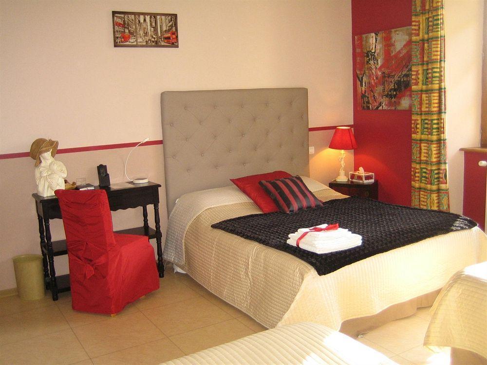 אוש Chambre D'Hotes Domaine Le Castagne מראה חיצוני תמונה