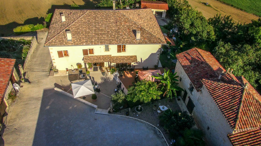 אוש Chambre D'Hotes Domaine Le Castagne מראה חיצוני תמונה
